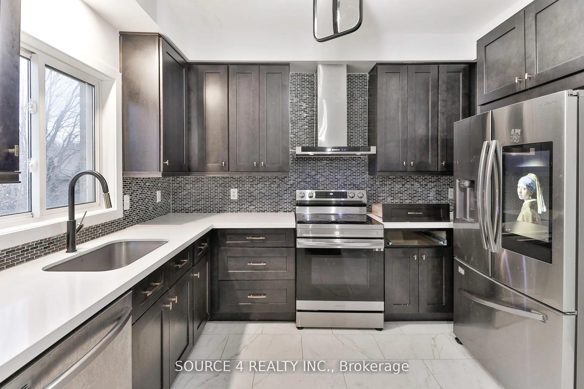 Photo 11 of 262 Livingstone Street E, Barrie, Little Lake — HOMEH