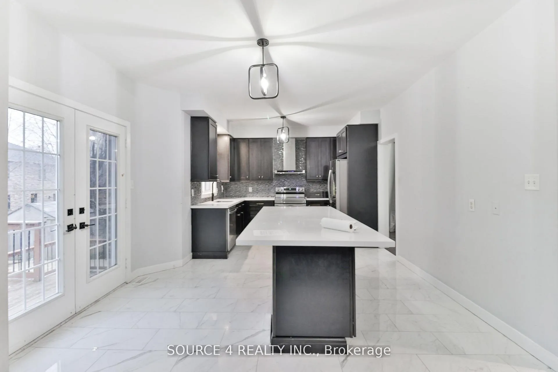 Photo 12 of 262 Livingstone Street E, Barrie, Little Lake — HOMEH