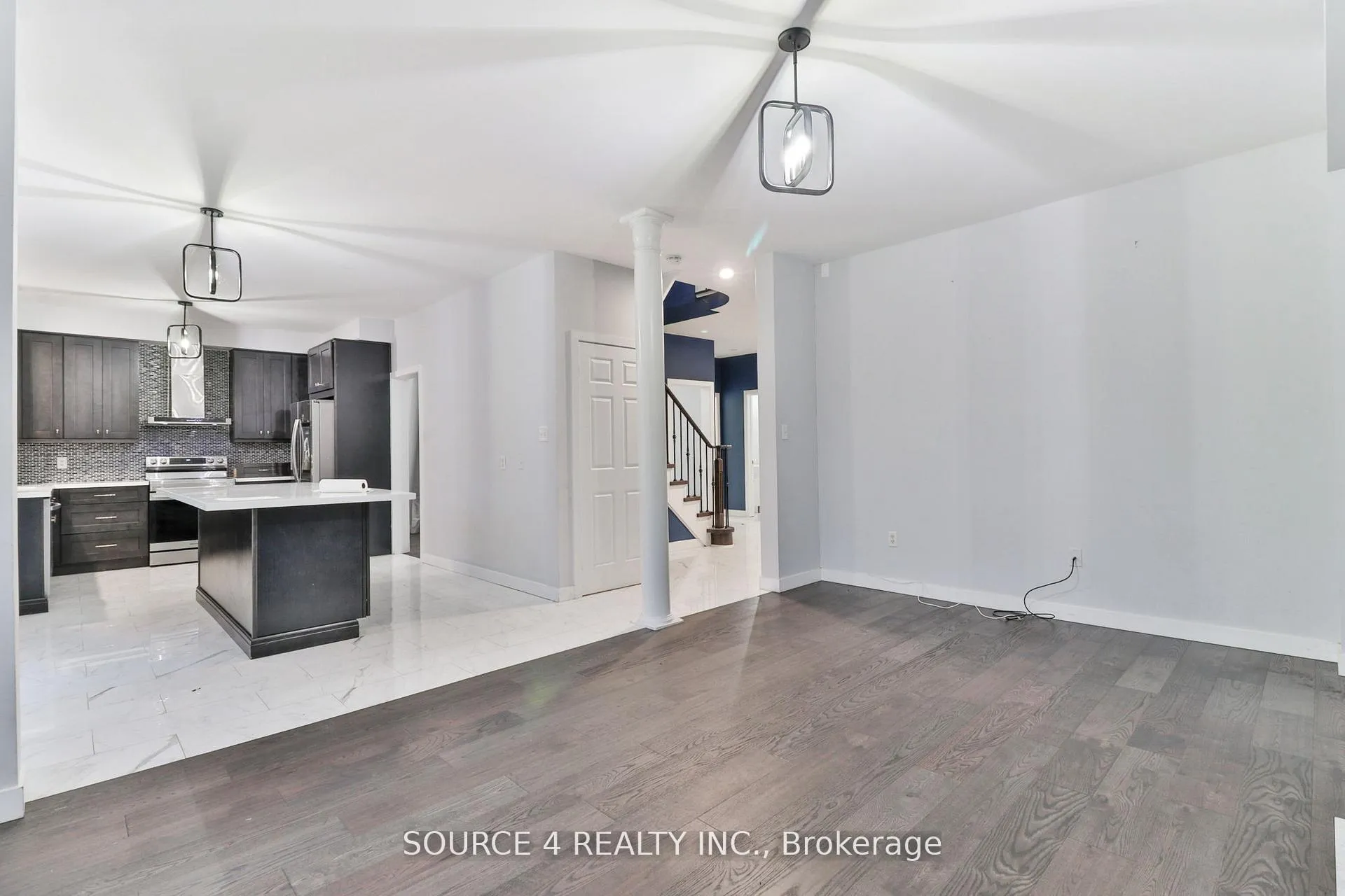 Photo 13 of 262 Livingstone Street E, Barrie, Little Lake — HOMEH