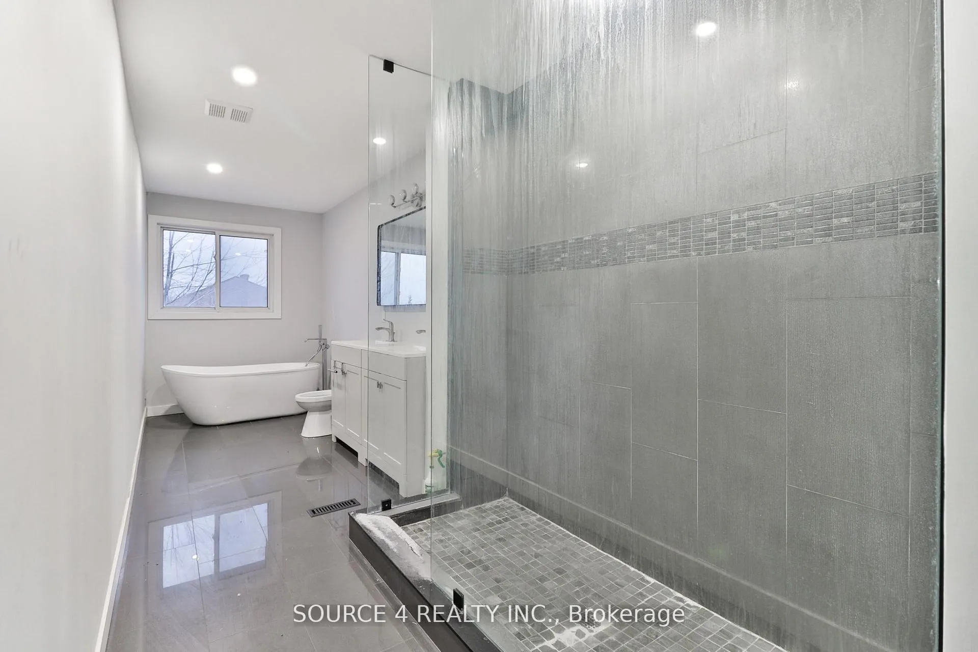 Photo 20 of 262 Livingstone Street E, Barrie, Little Lake — HOMEH