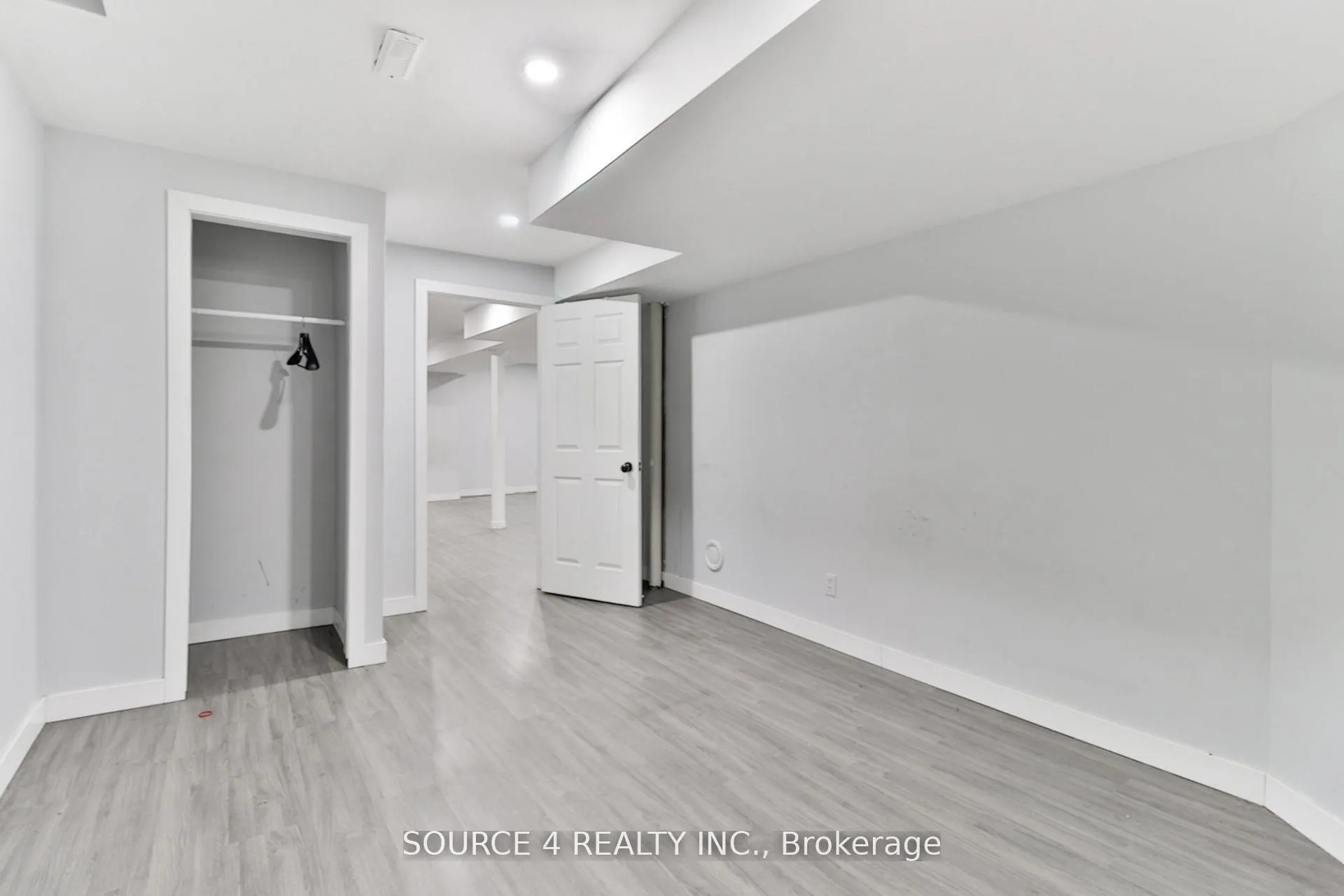 Photo 31 of 262 Livingstone Street E, Barrie, Little Lake — HOMEH