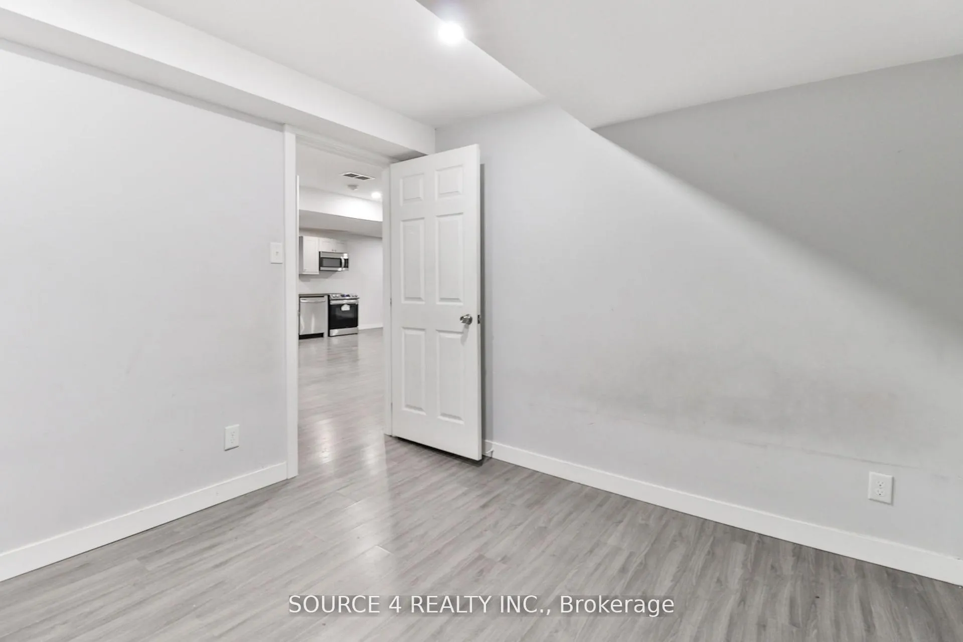 Photo 32 of 262 Livingstone Street E, Barrie, Little Lake — HOMEH