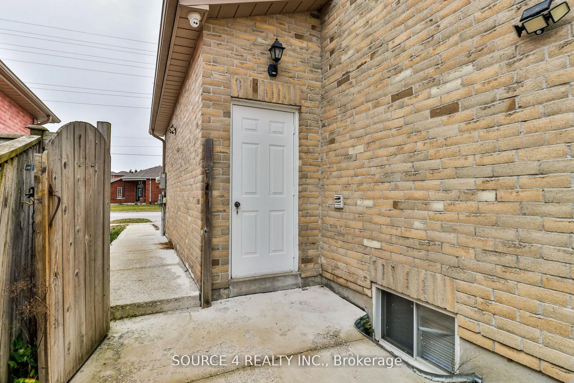 Photo 36 of 262 Livingstone Street E, Barrie, Little Lake — HOMEH