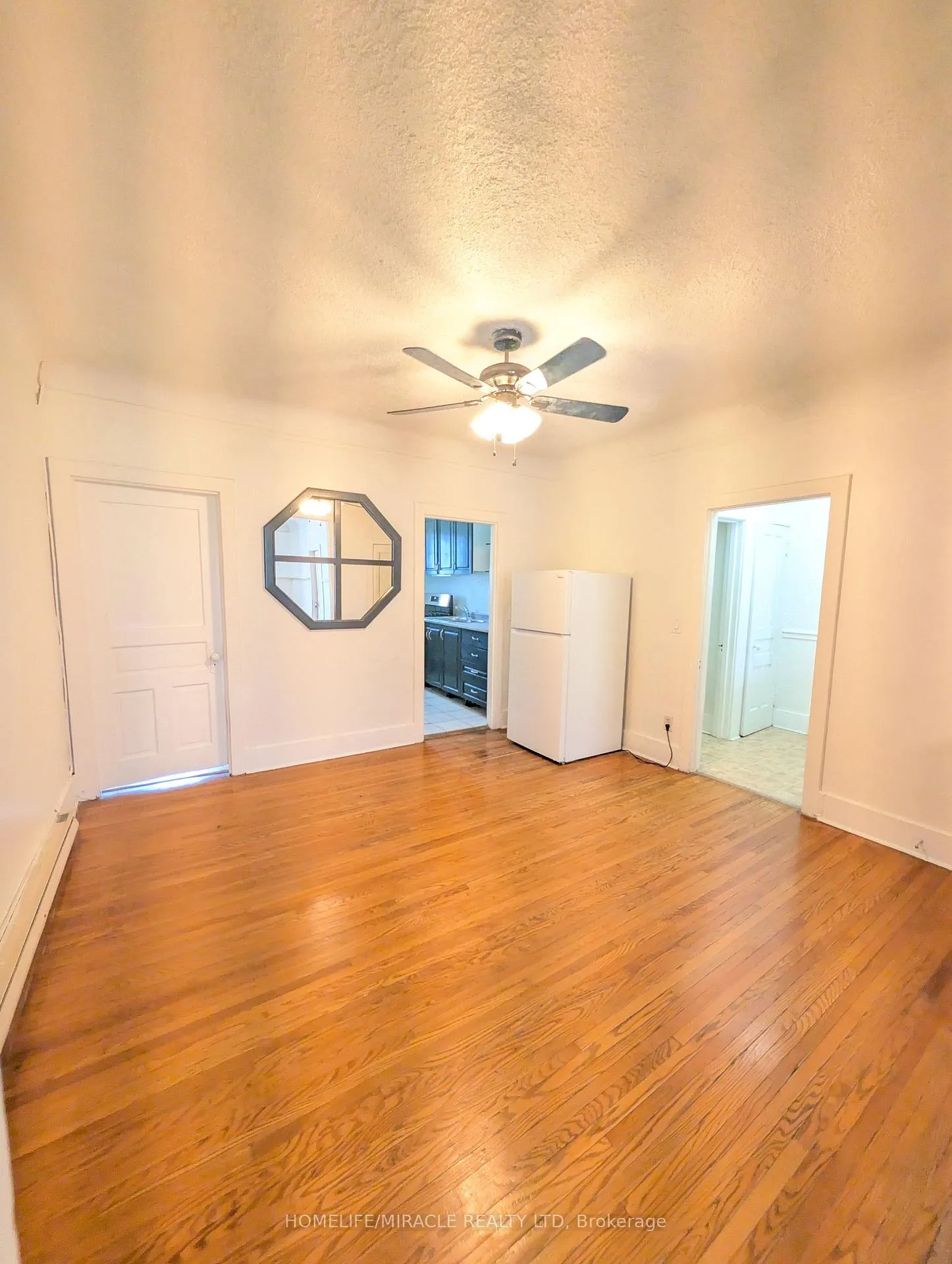 Photo 3 of 359A Brant Street, Burlington, Brant — HOMEH