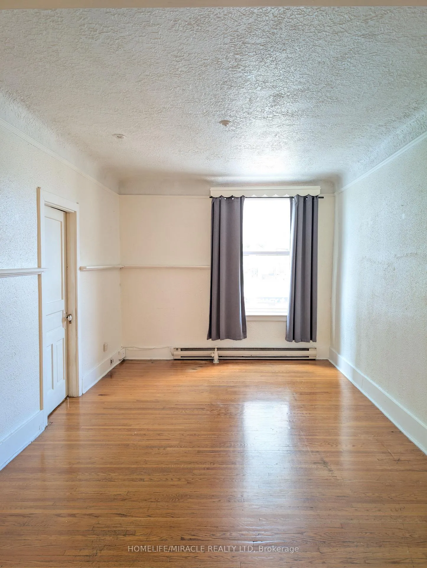 Photo 4 of 359A Brant Street, Burlington, Brant — HOMEH