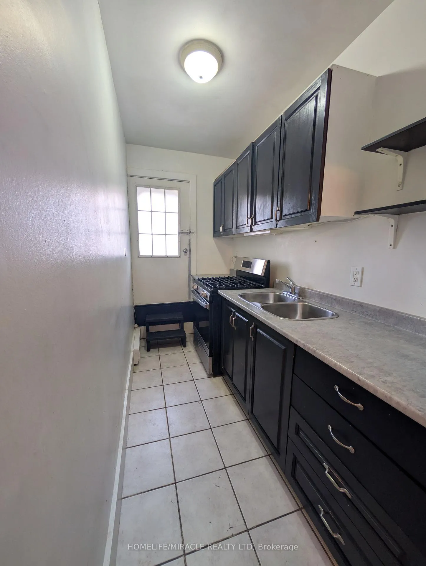 Photo 6 of 359A Brant Street, Burlington, Brant — HOMEH