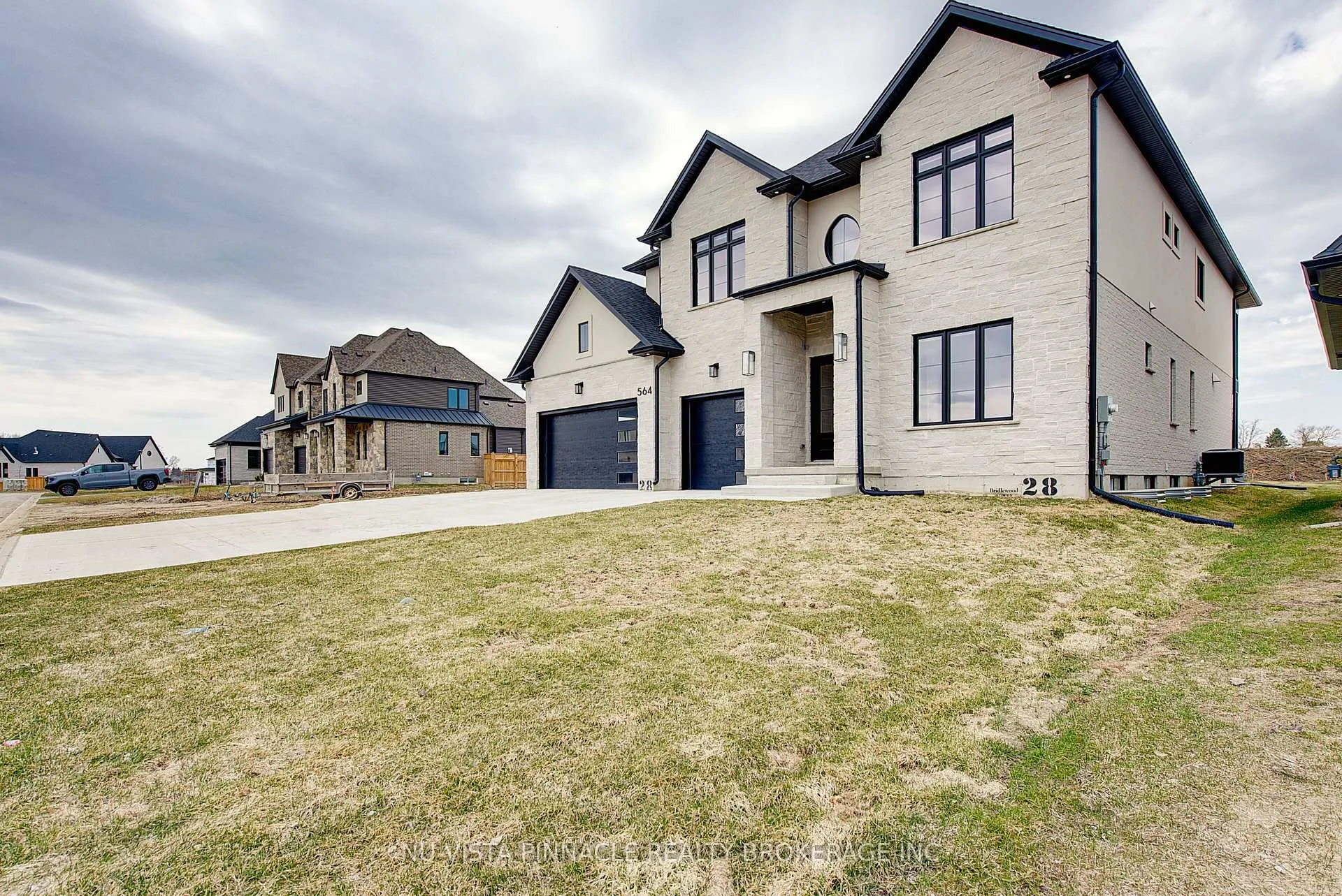 Photo 3 of 564 Creekview Chase, London, North R — HOMEH