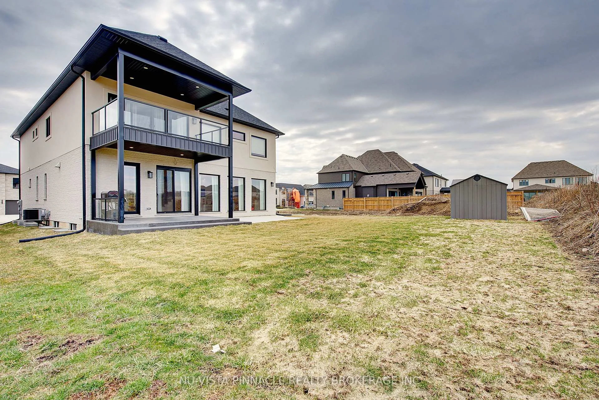 Photo 4 of 564 Creekview Chase, London, North R — HOMEH