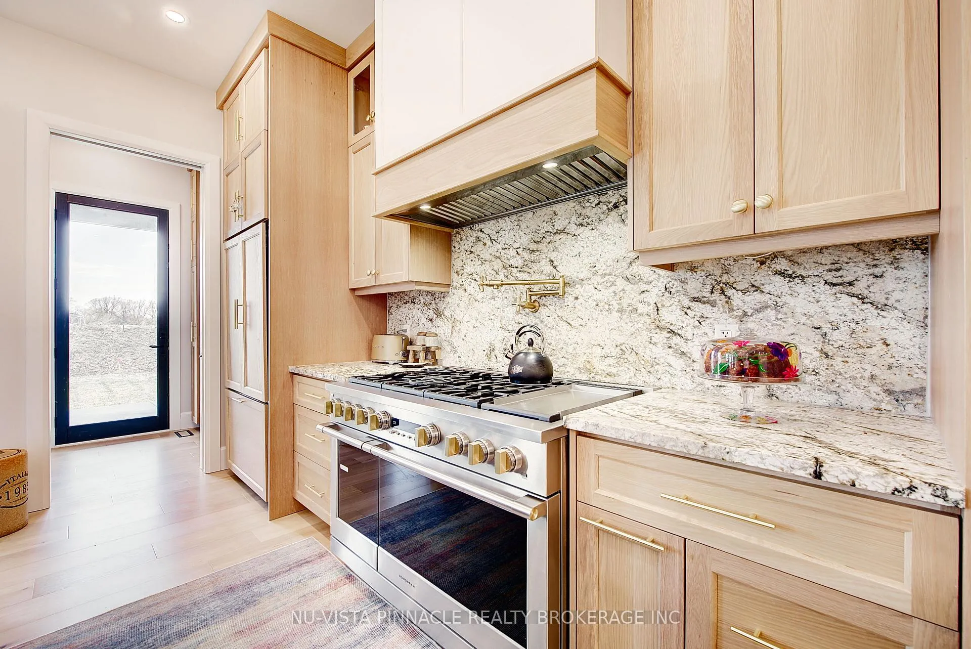 Photo 10 of 564 Creekview Chase, London, North R — HOMEH