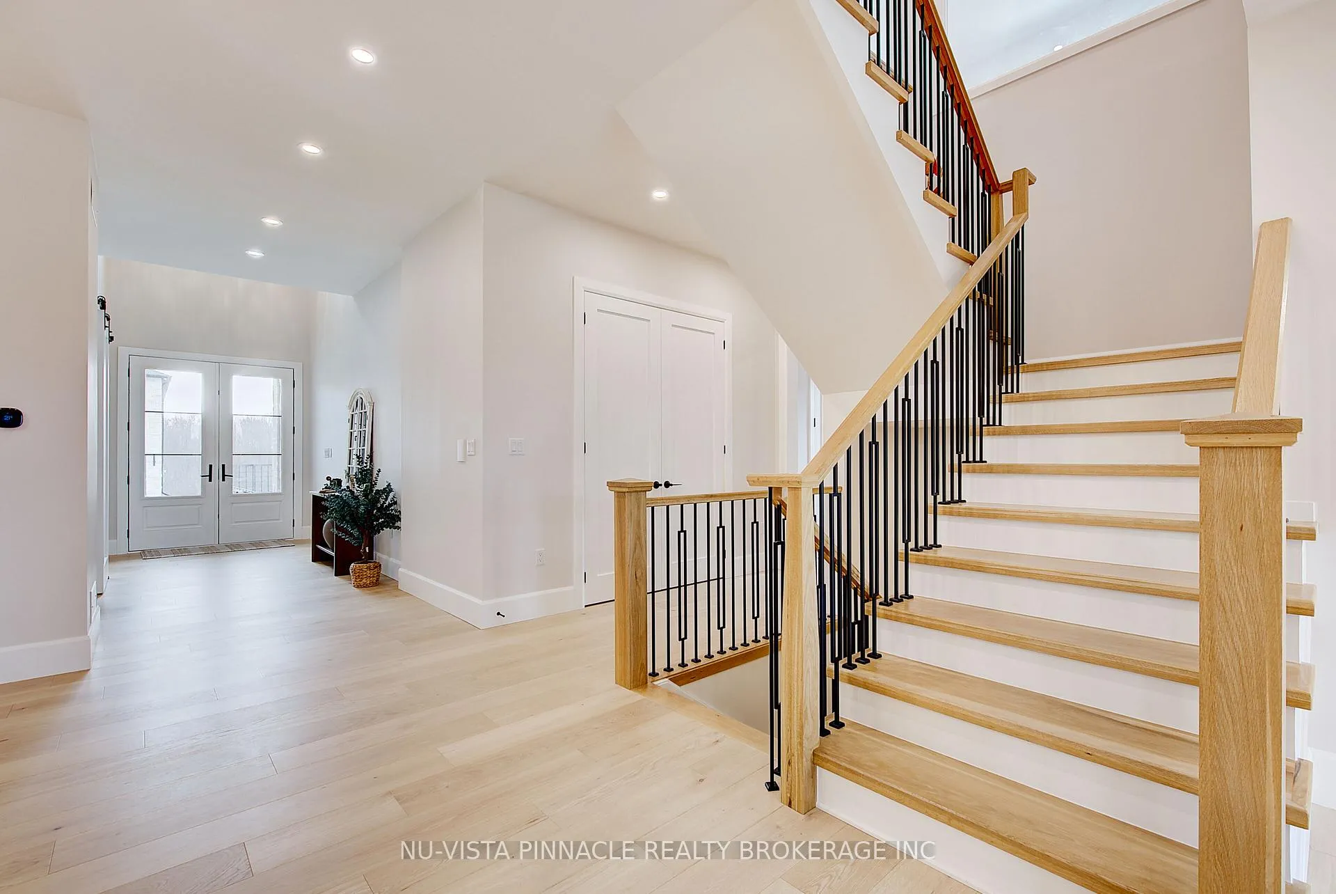 Photo 17 of 564 Creekview Chase, London, North R — HOMEH