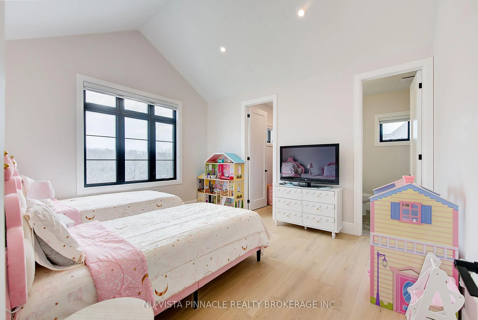 Photo 34 of 564 Creekview Chase, London, North R — HOMEH