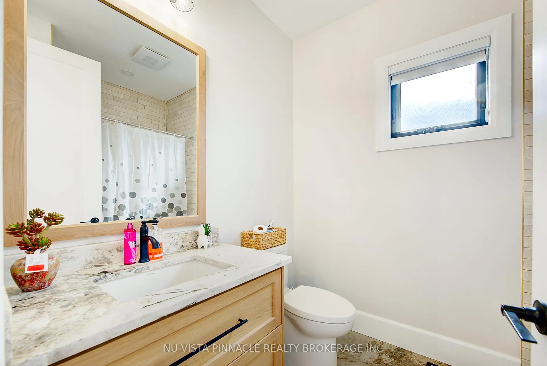 Photo 36 of 564 Creekview Chase, London, North R — HOMEH