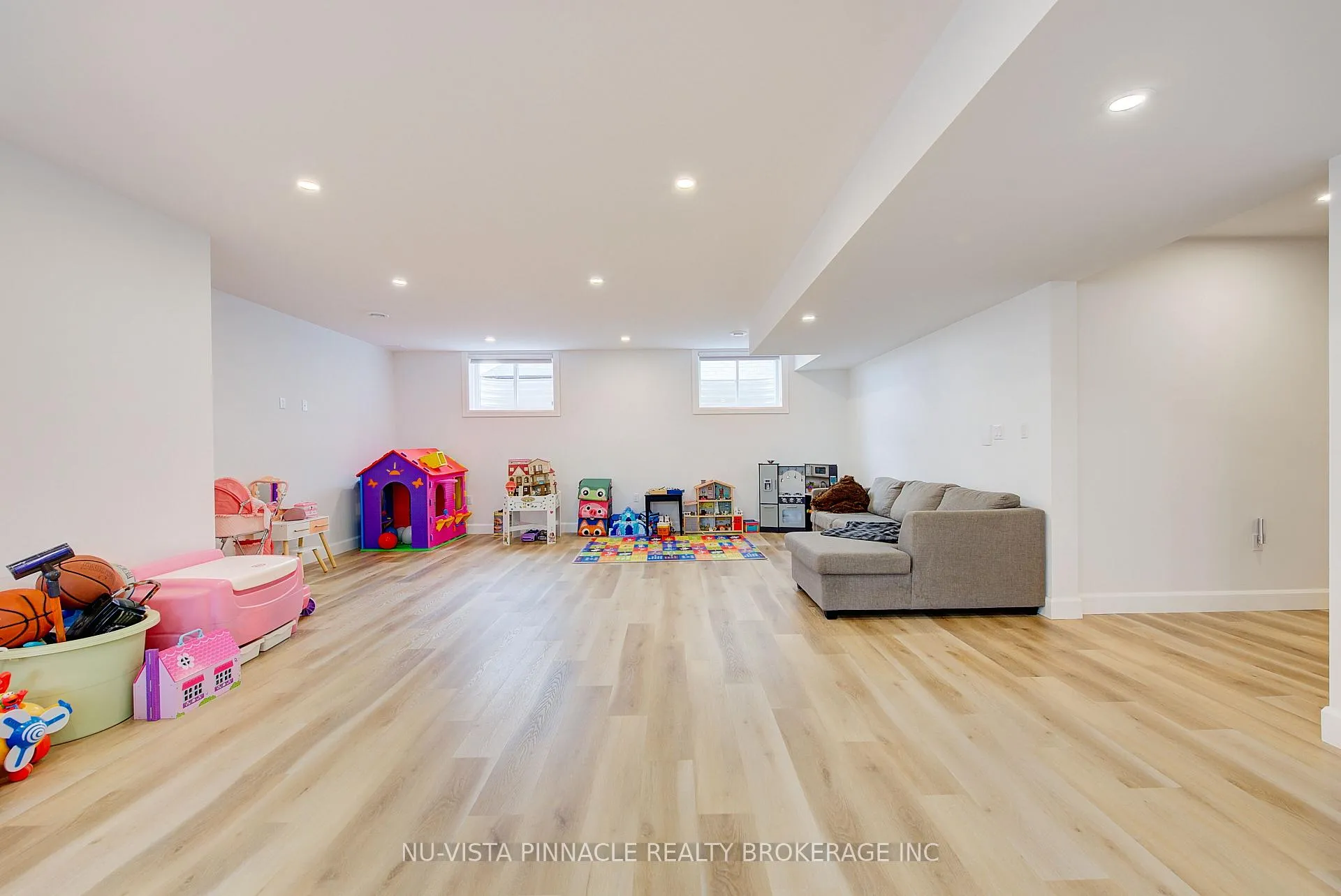 Photo 40 of 564 Creekview Chase, London, North R — HOMEH