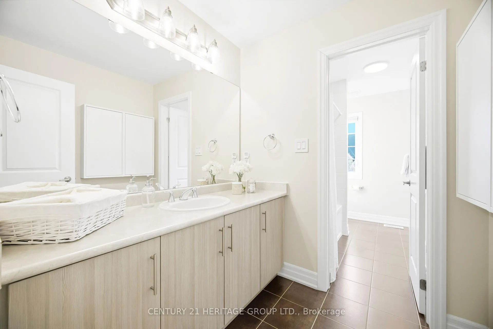Photo 36 of 37 Stan Roots Street, King, King City — HOMEH