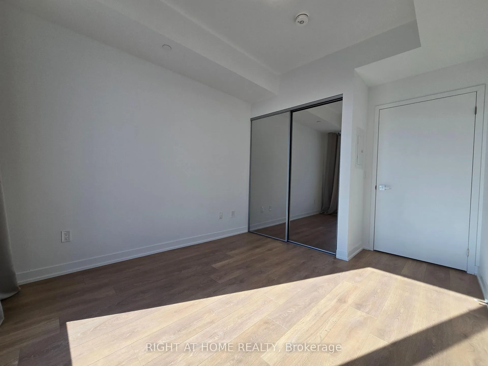 Photo 6 of Unit 707, 474 Caldari Road, Vaughan, Concord — HOMEH