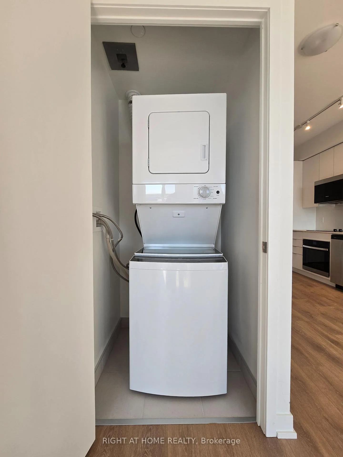 Photo 7 of Unit 707, 474 Caldari Road, Vaughan, Concord — HOMEH
