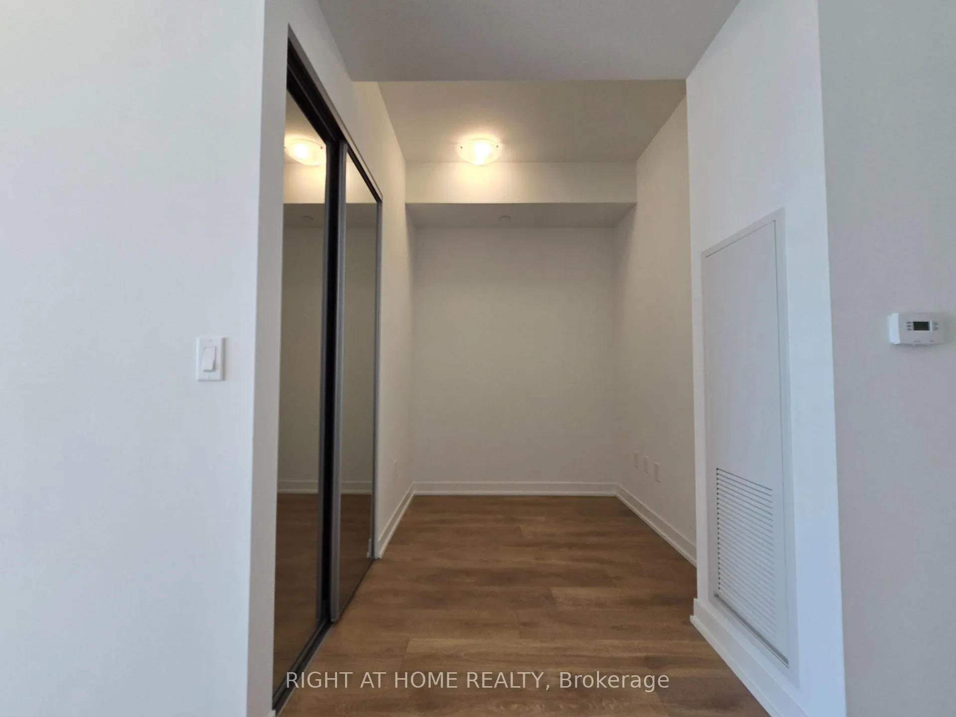 Photo 8 of Unit 707, 474 Caldari Road, Vaughan, Concord — HOMEH