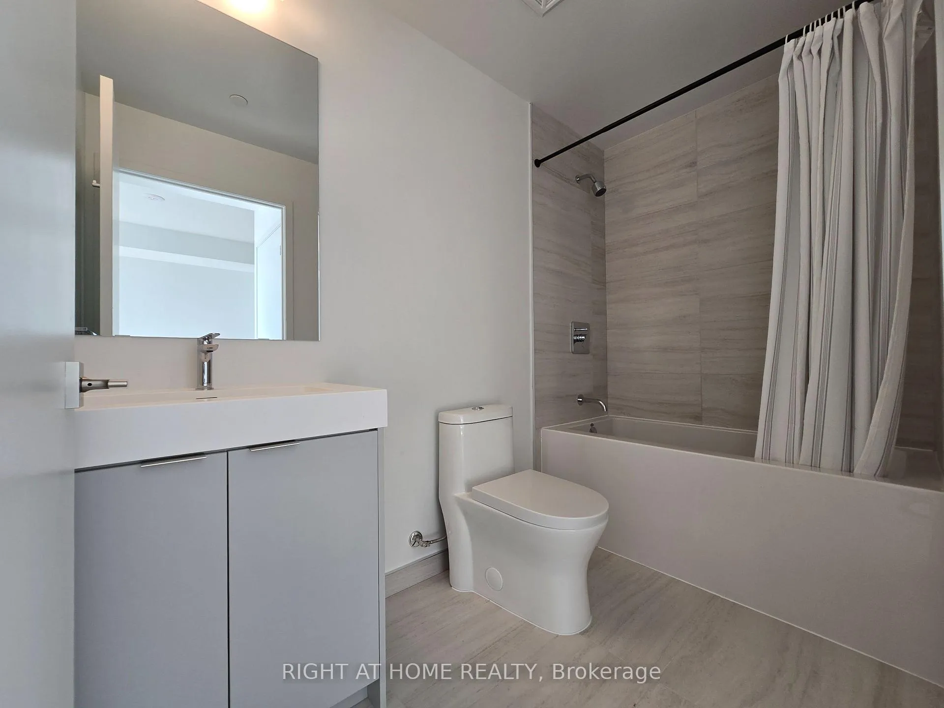 Photo 10 of Unit 707, 474 Caldari Road, Vaughan, Concord — HOMEH
