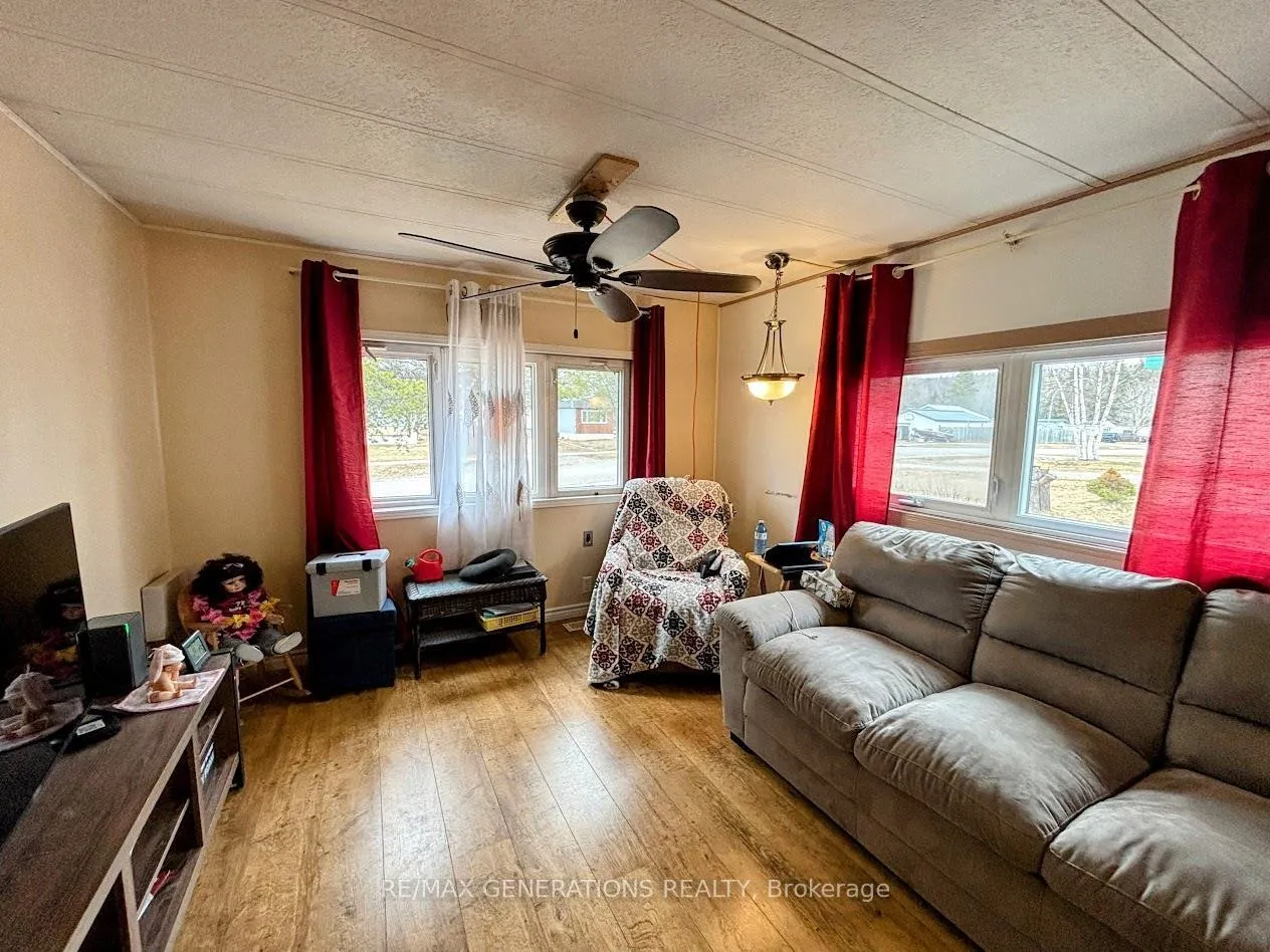 Photo 3 of 22 Jackson Crescent, Marathon — HOMEH