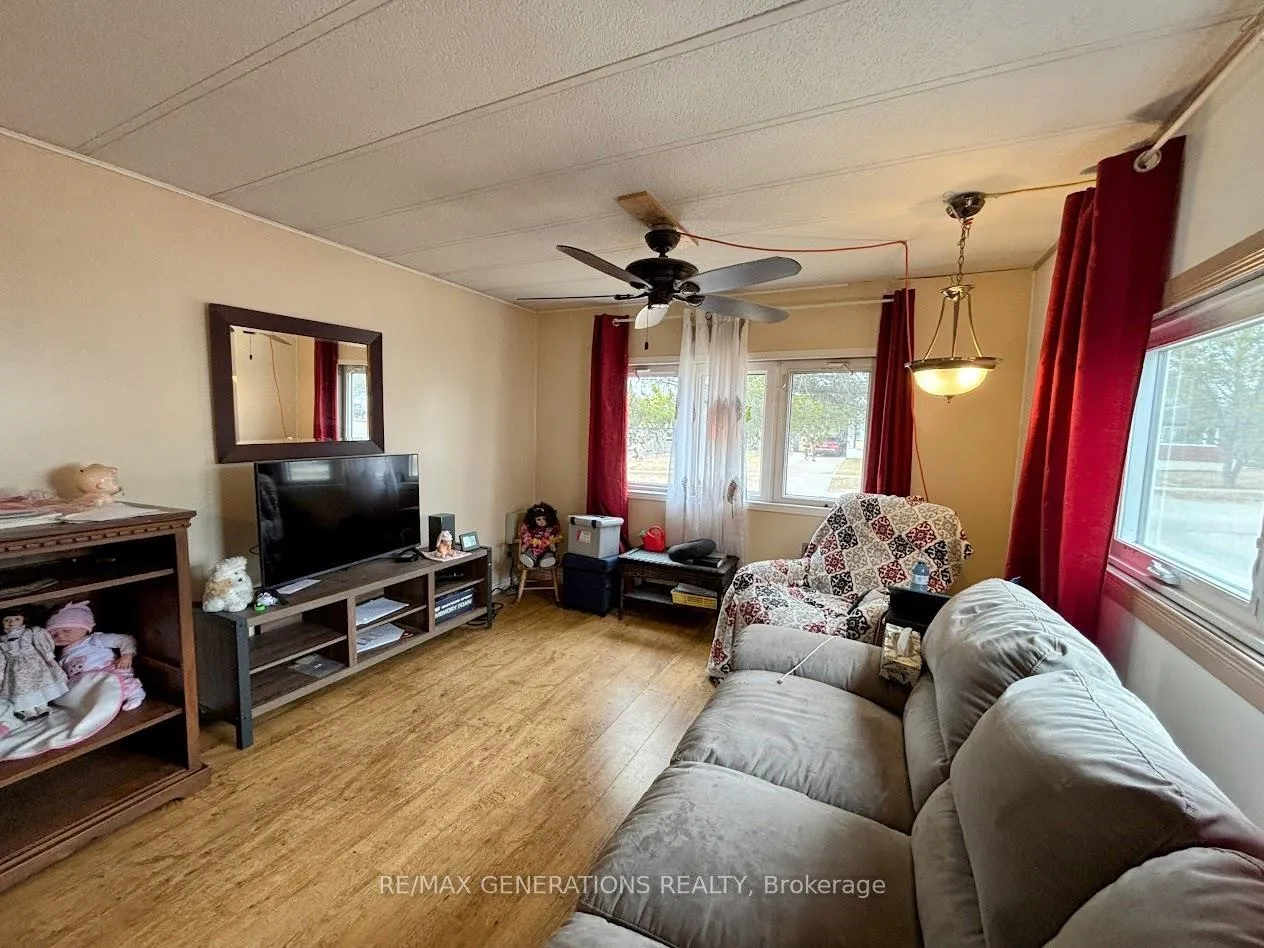 Photo 4 of 22 Jackson Crescent, Marathon — HOMEH