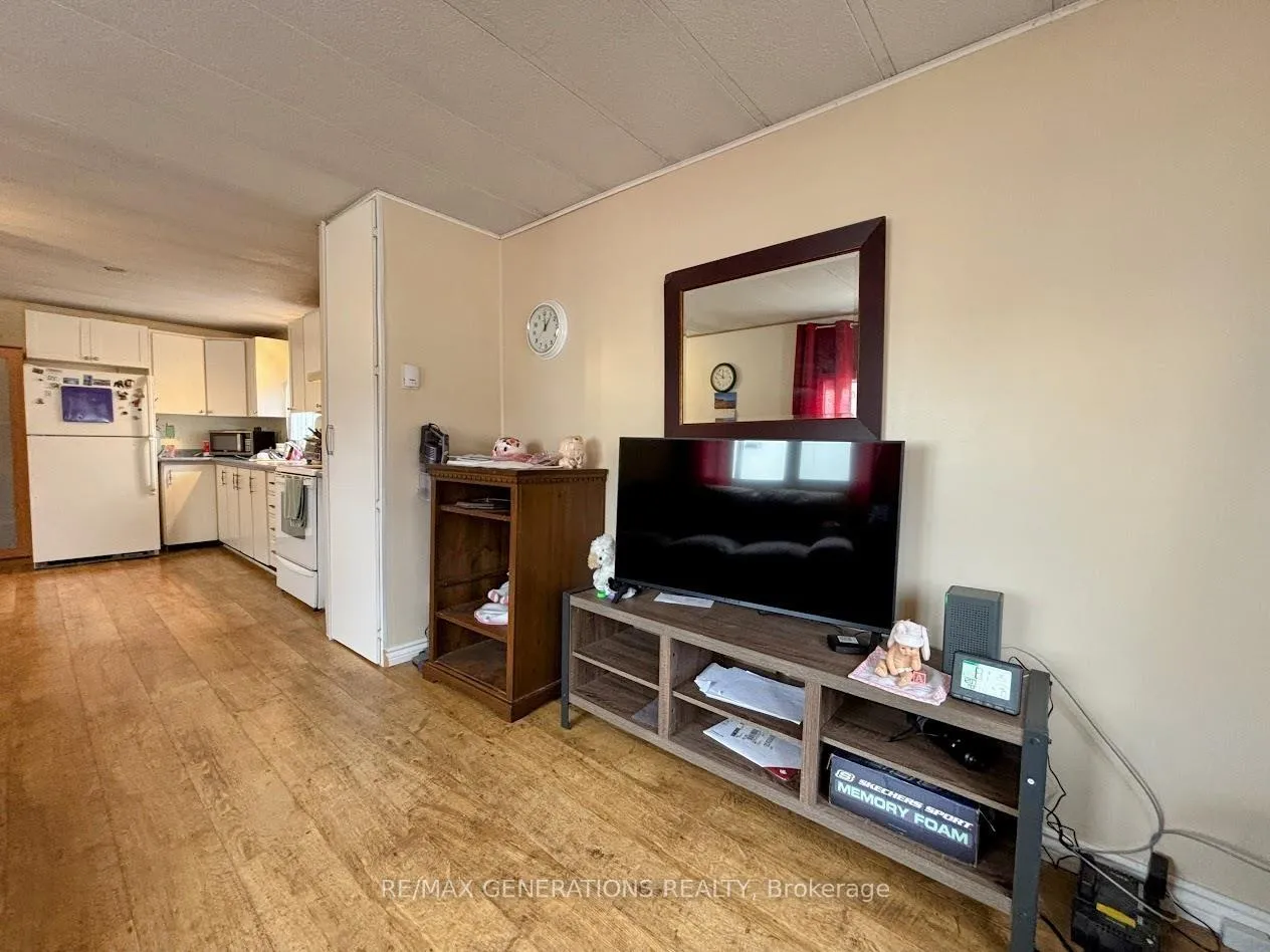 Photo 5 of 22 Jackson Crescent, Marathon — HOMEH