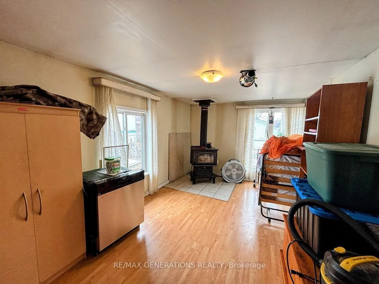 Photo 6 of 22 Jackson Crescent, Marathon — HOMEH