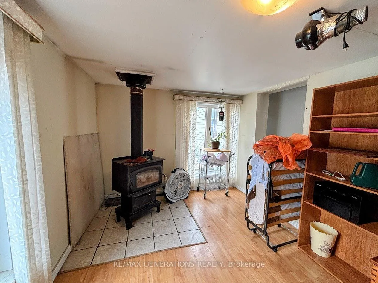 Photo 7 of 22 Jackson Crescent, Marathon — HOMEH