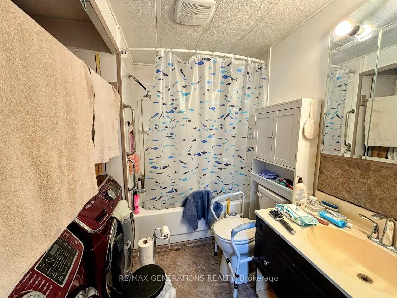 Photo 16 of 22 Jackson Crescent, Marathon — HOMEH