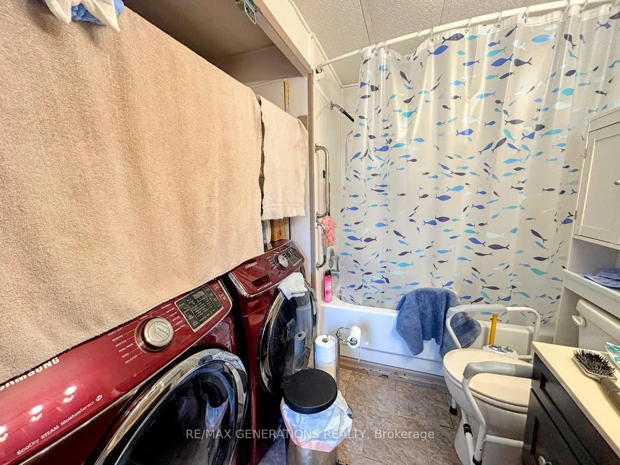 Photo 17 of 22 Jackson Crescent, Marathon — HOMEH
