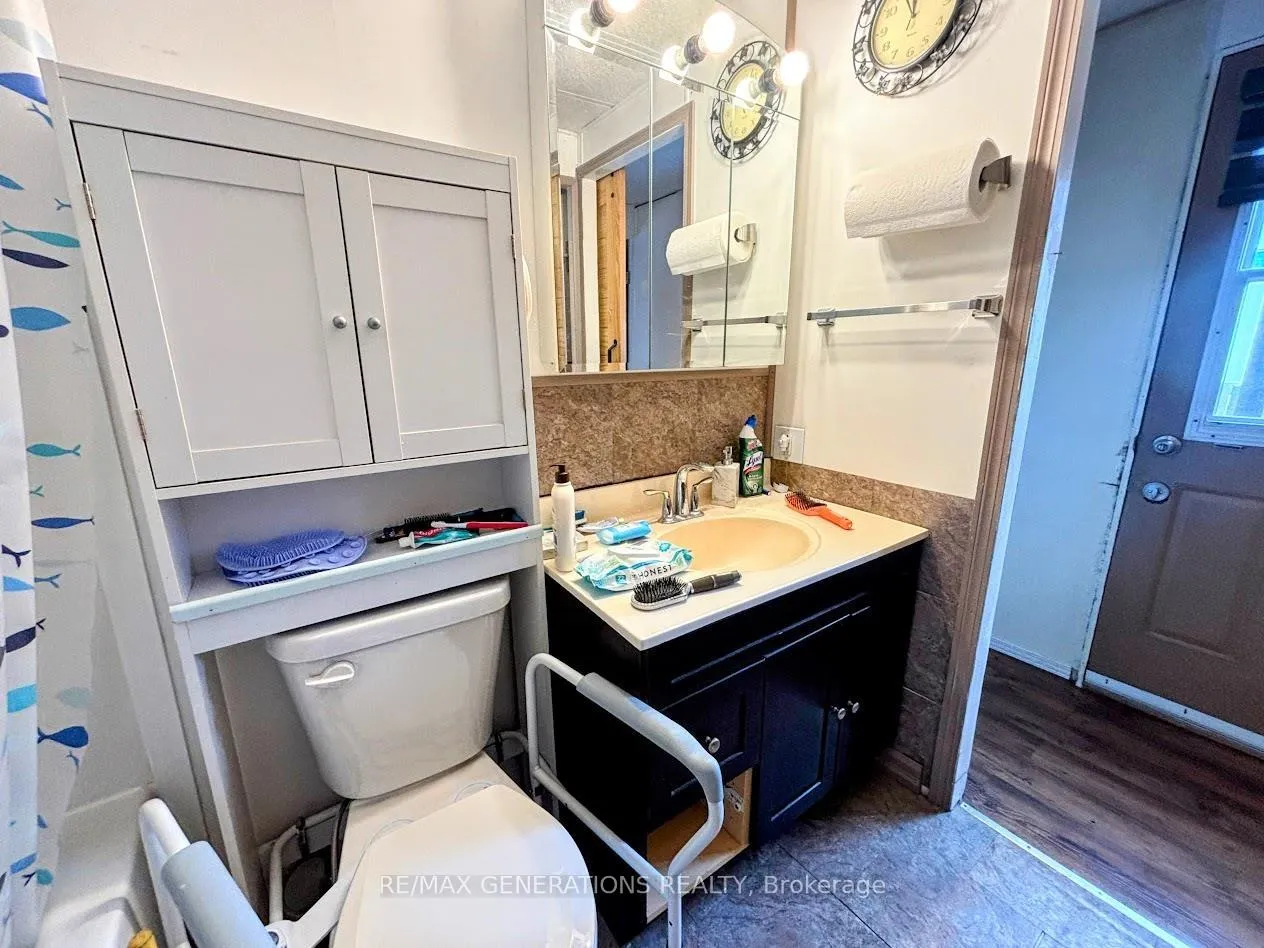 Photo 18 of 22 Jackson Crescent, Marathon — HOMEH