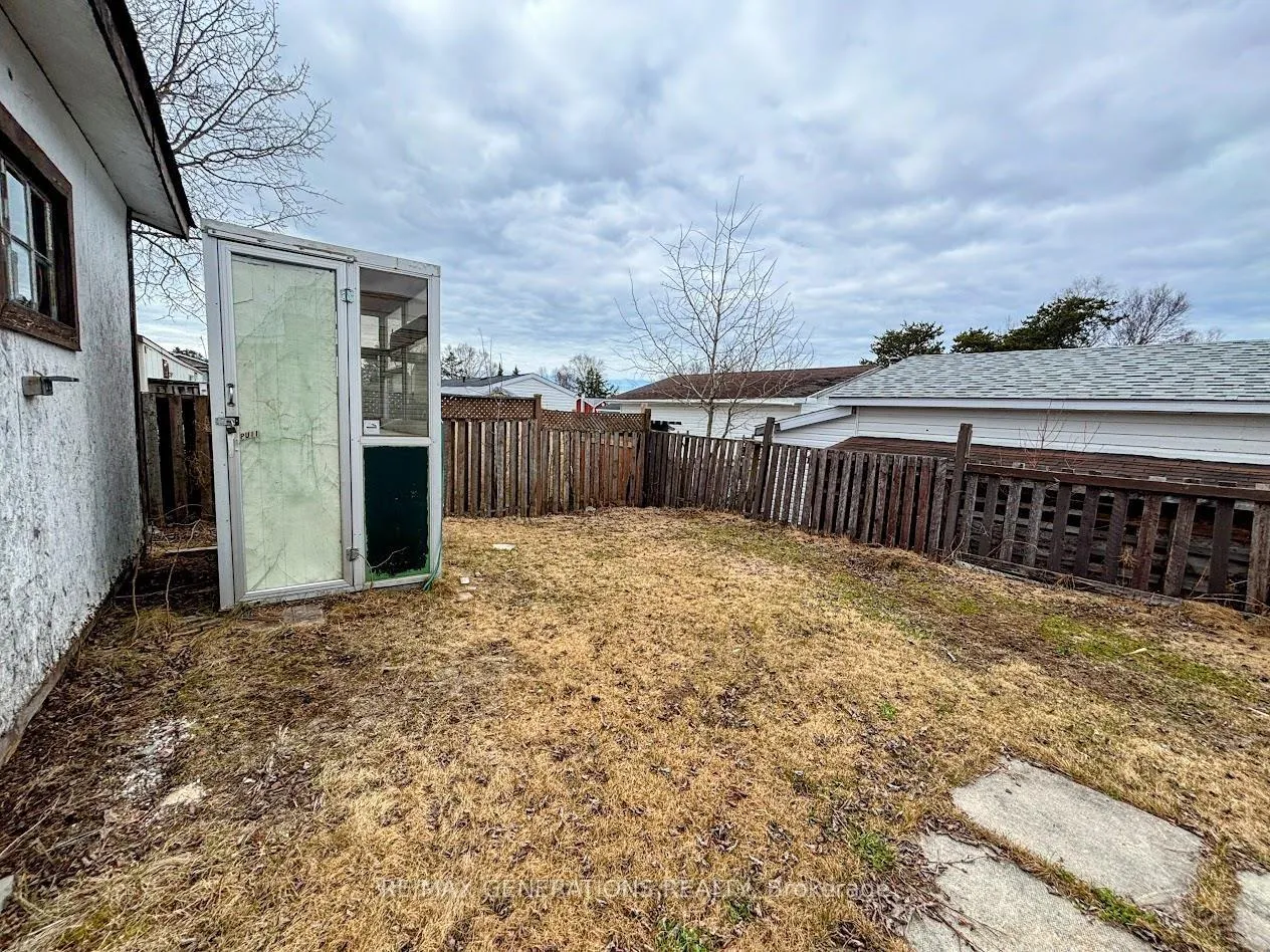 Photo 23 of 22 Jackson Crescent, Marathon — HOMEH