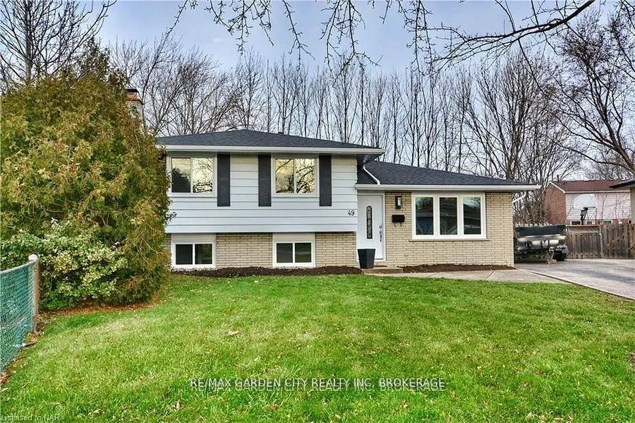 Front of Unit MAIN, 49 Bendingroad Crescent