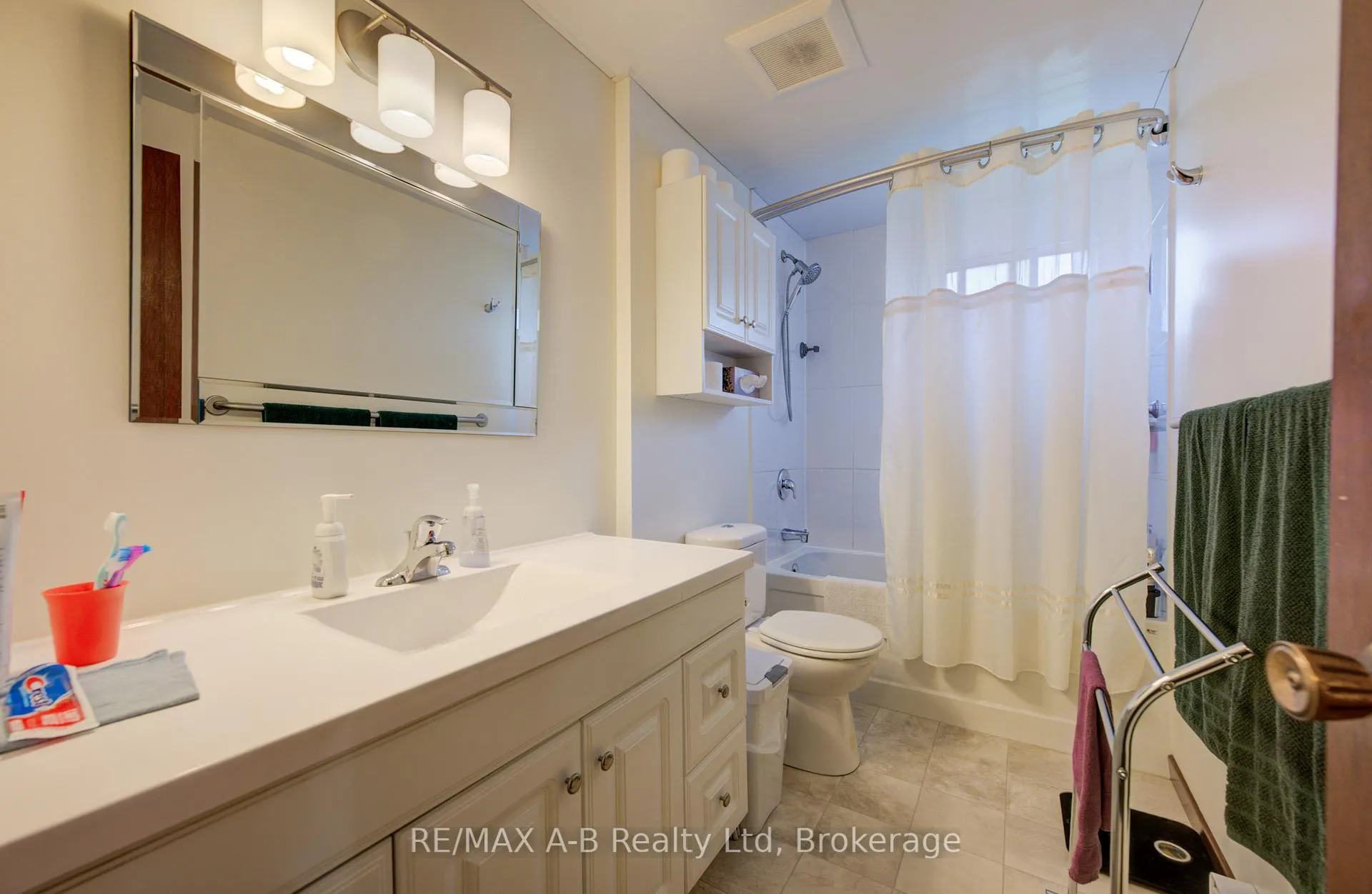 Photo 21 of 23 Galt Road, Stratford — HOMEH