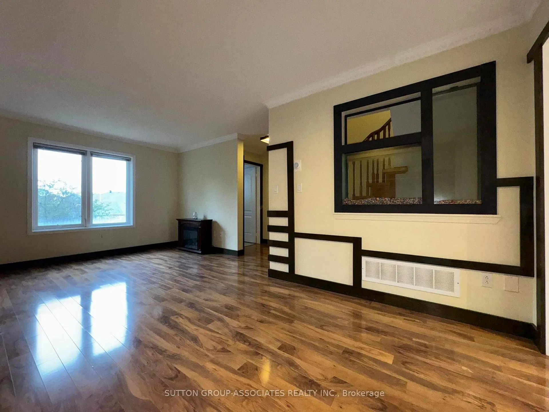 Photo 4 of 11 Nakina Way, Markham, Village Green-South Unionville — HOMEH