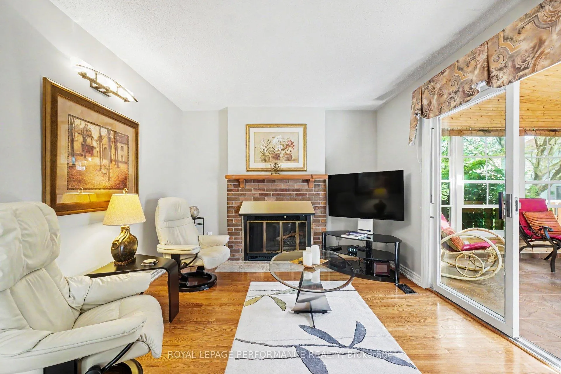 Photo 9 of 1689 Boisbriand Crescent, Ottawa, Chateauneuf — HOMEH