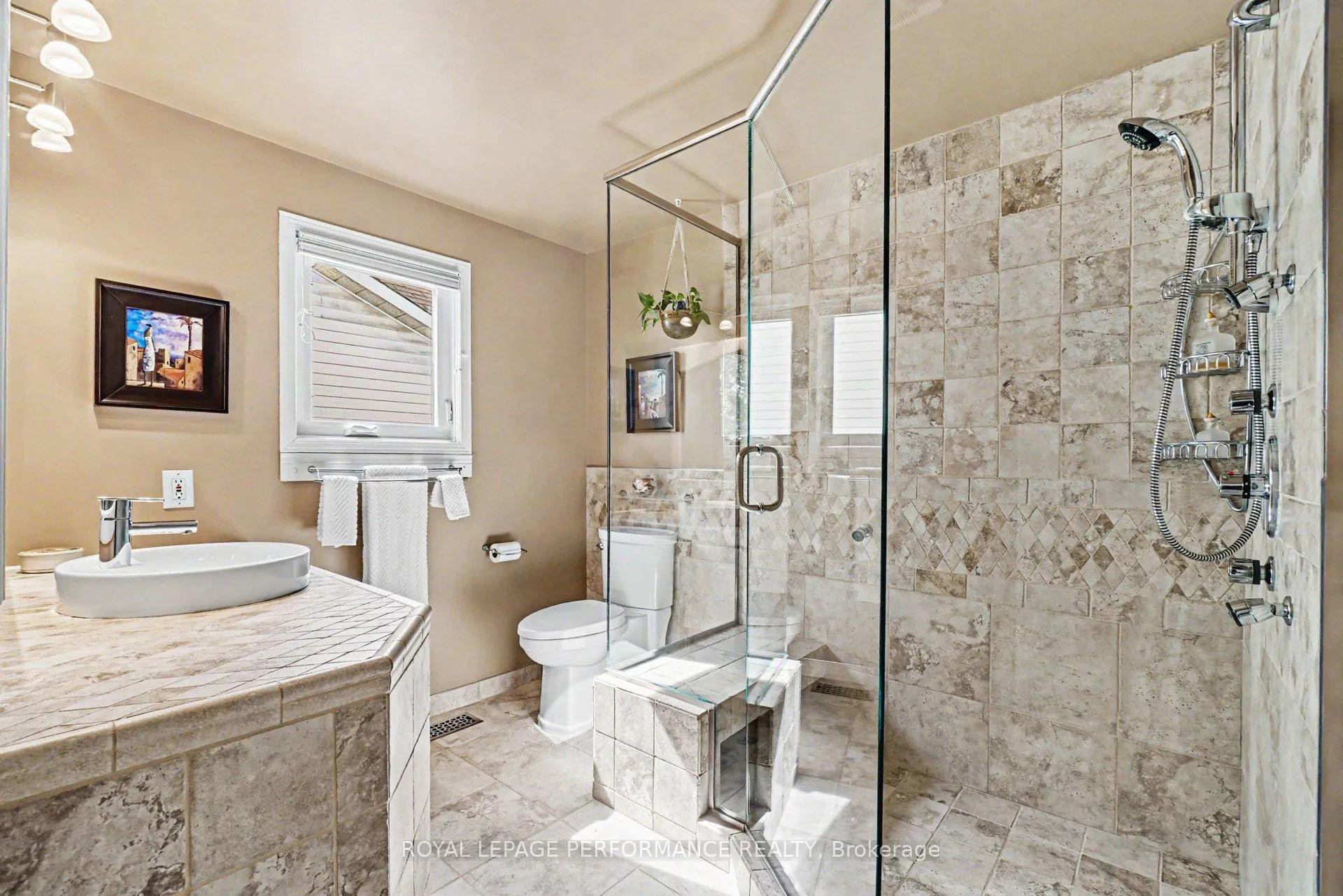 Photo 20 of 1689 Boisbriand Crescent, Ottawa, Chateauneuf — HOMEH