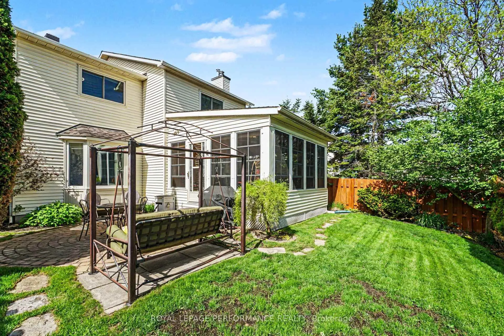 Photo 31 of 1689 Boisbriand Crescent, Ottawa, Chateauneuf — HOMEH