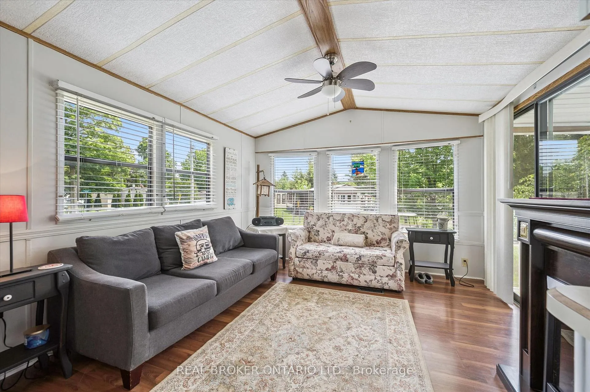 Photo 4 of 157 Cedar Crescent, Centre Wellington, Rural Centre Wellington East — HOMEH