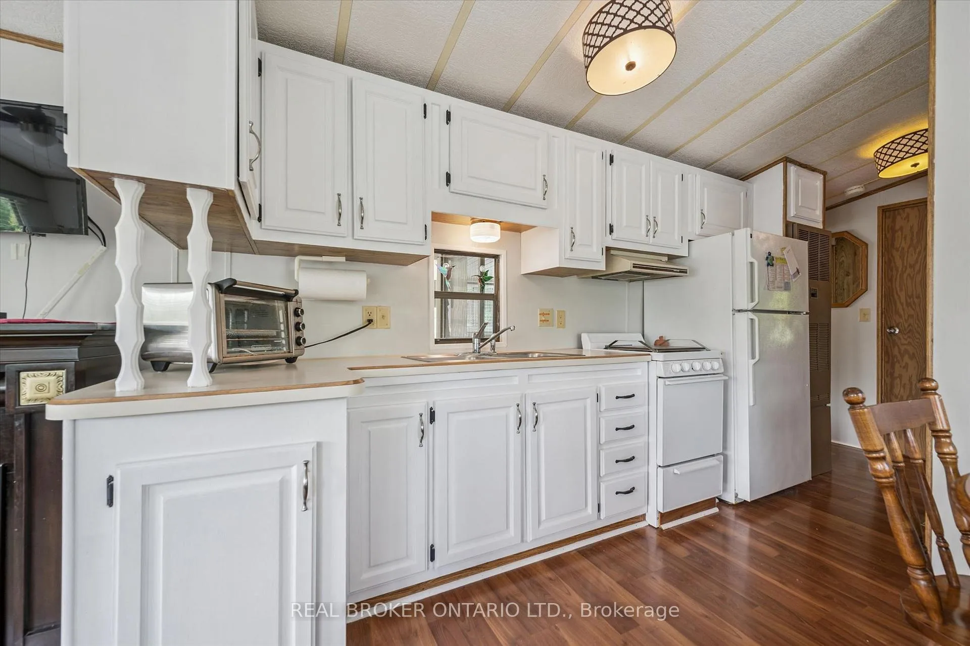 Photo 6 of 157 Cedar Crescent, Centre Wellington, Rural Centre Wellington East — HOMEH
