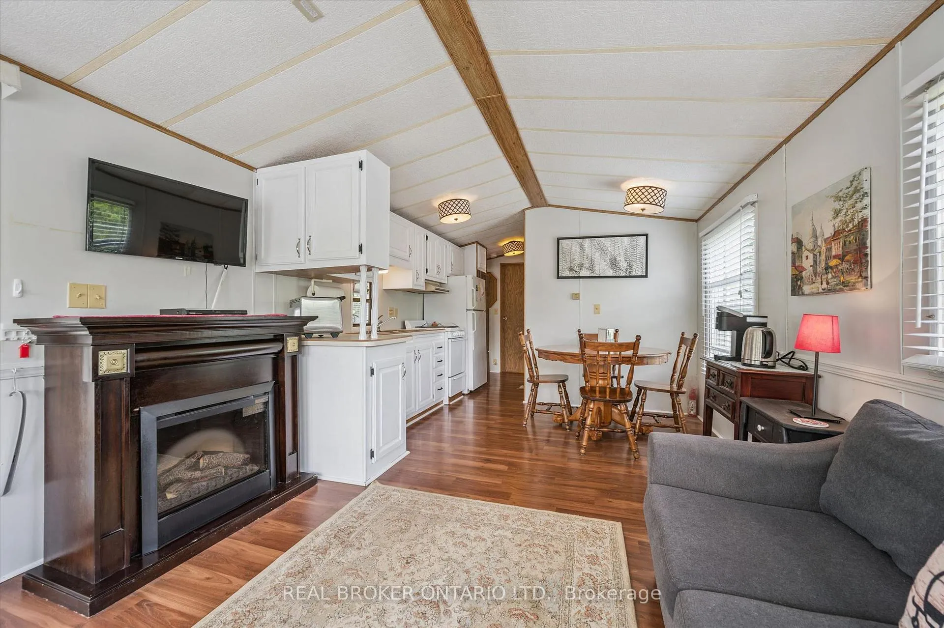 Photo 7 of 157 Cedar Crescent, Centre Wellington, Rural Centre Wellington East — HOMEH