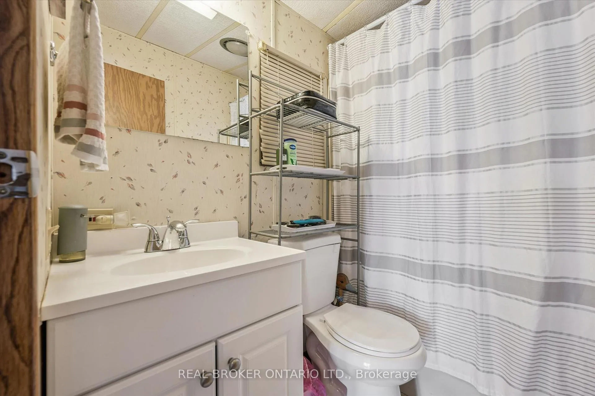 Photo 10 of 157 Cedar Crescent, Centre Wellington, Rural Centre Wellington East — HOMEH