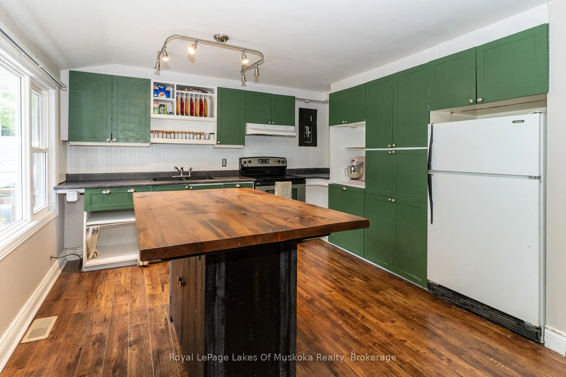 Photo 8 of 1136 Springdale Shores Private, Bracebridge, Macaulay — HOMEH