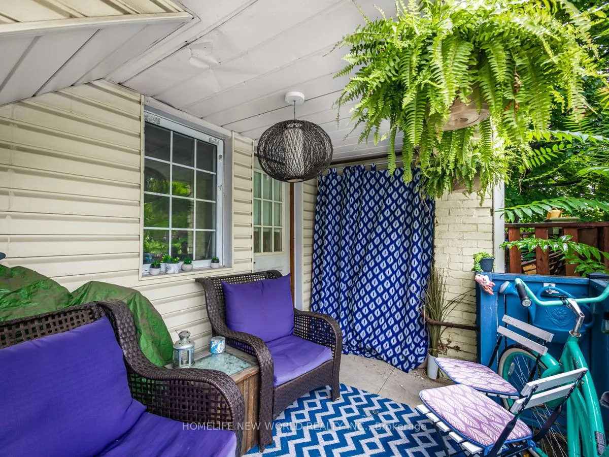 Photo 2 of 669 Woodbine Avenue, Toronto, East End-Danforth — HOMEH