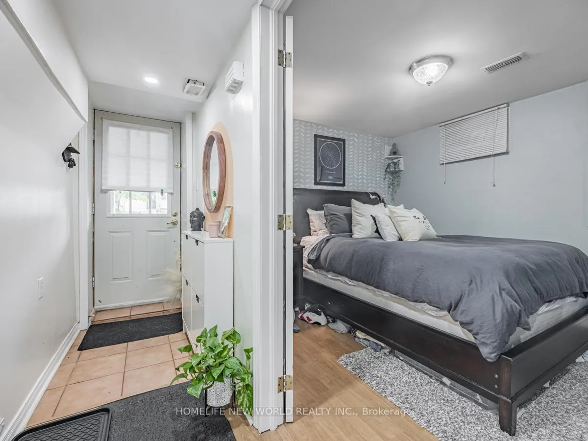 Photo 4 of 669 Woodbine Avenue, Toronto, East End-Danforth — HOMEH