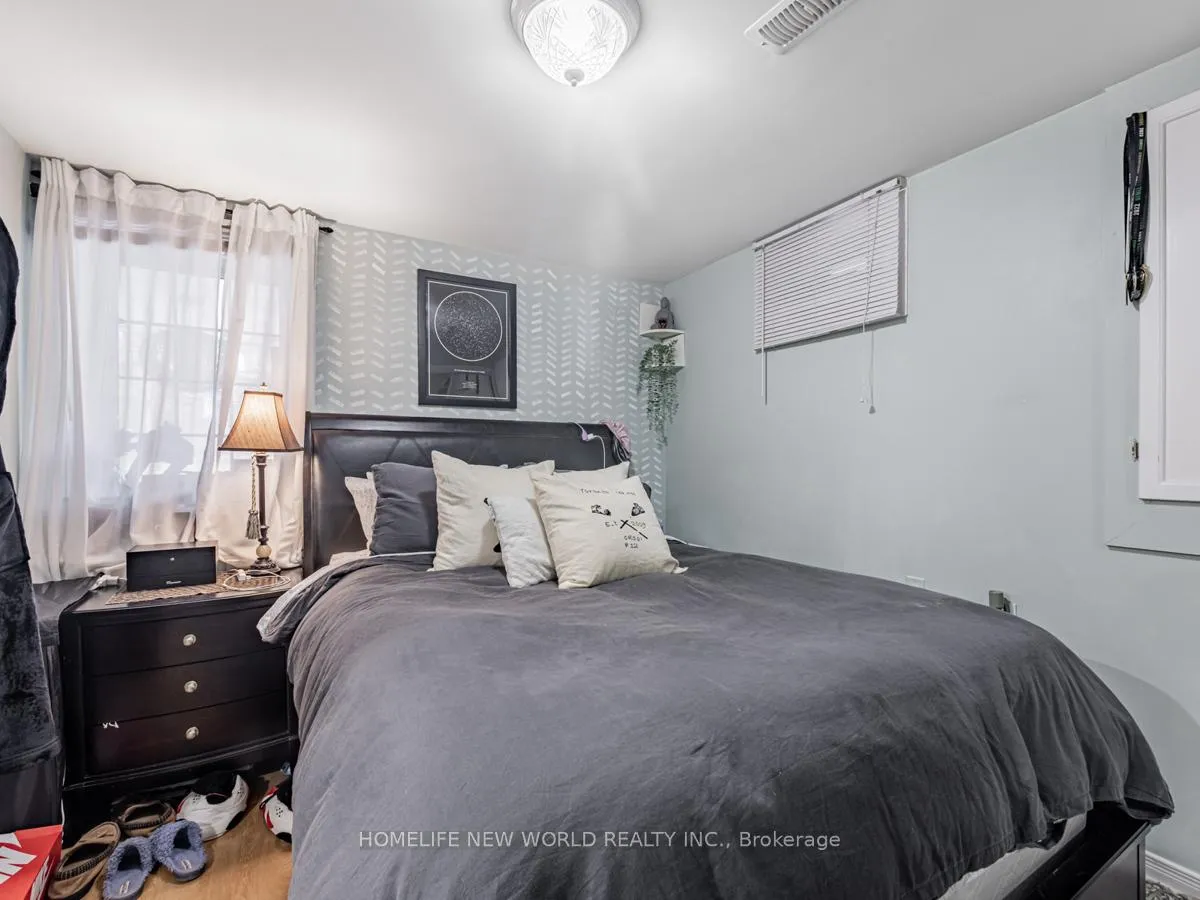 Photo 6 of 669 Woodbine Avenue, Toronto, East End-Danforth — HOMEH