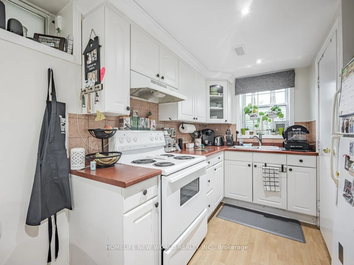 Photo 7 of 669 Woodbine Avenue, Toronto, East End-Danforth — HOMEH