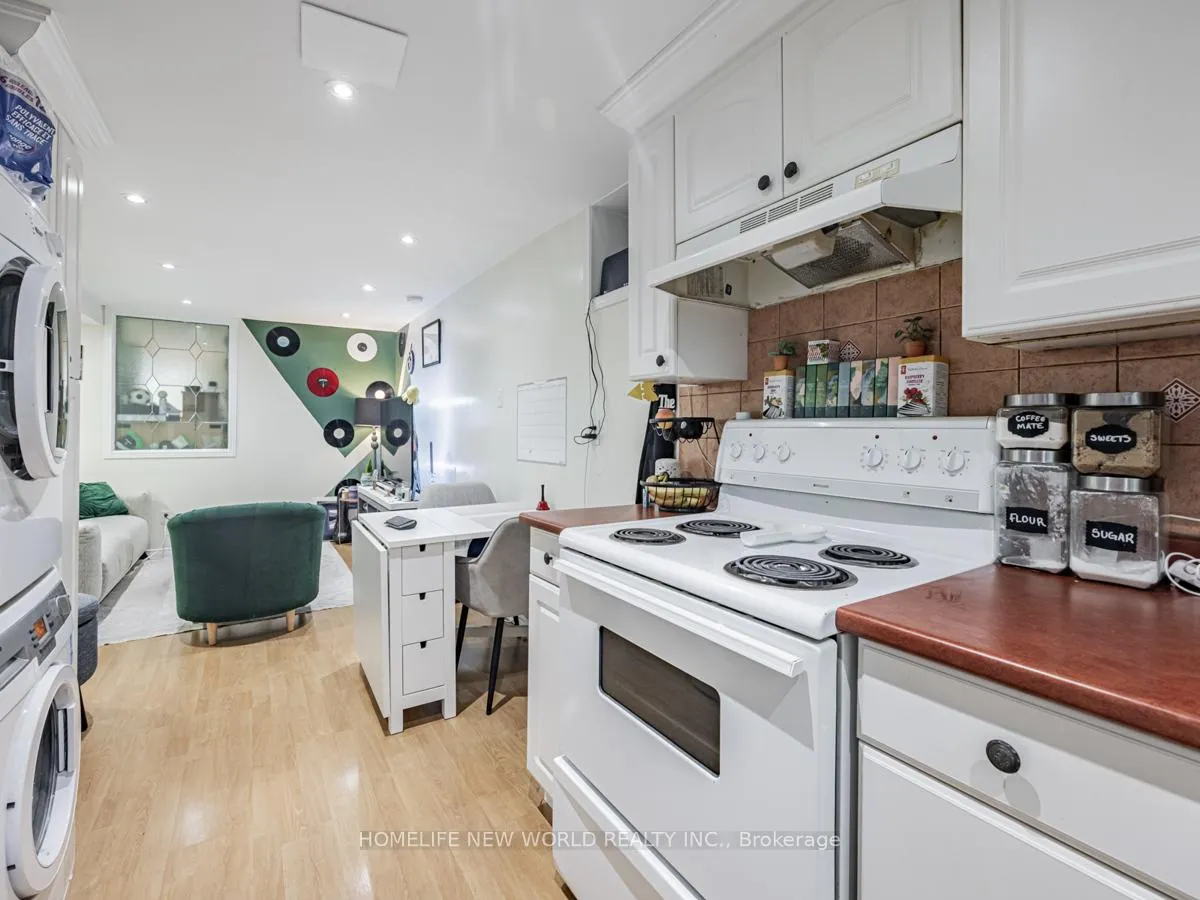 Photo 10 of 669 Woodbine Avenue, Toronto, East End-Danforth — HOMEH