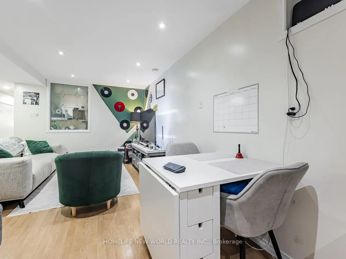 Photo 11 of 669 Woodbine Avenue, Toronto, East End-Danforth — HOMEH