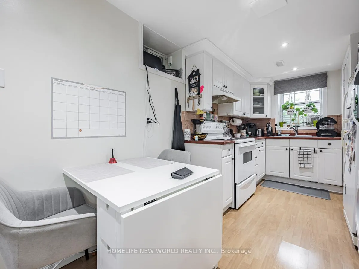 Photo 13 of 669 Woodbine Avenue, Toronto, East End-Danforth — HOMEH