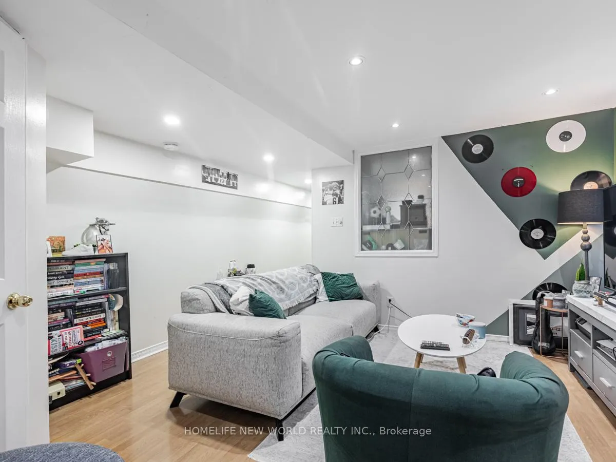Photo 14 of 669 Woodbine Avenue, Toronto, East End-Danforth — HOMEH